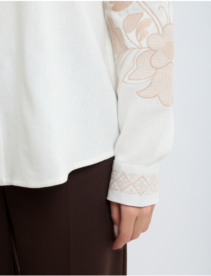 Картинка Вишиванка біла з золотою вишивкою