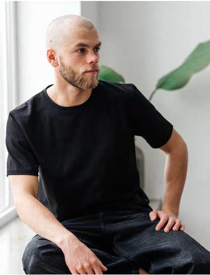 Картинка Футболка чорна