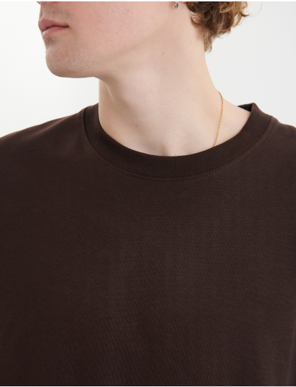 Картинка Лонгслів темно-коричневий з принтом 