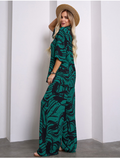 Картинка Костюм зелений з принтом 