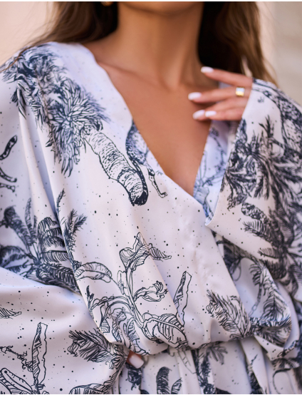 Картинка Сукня міні світло-сіра з принтом 