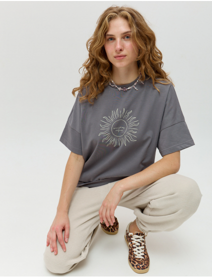 Картинка Футболка темно-сіра з принтом 