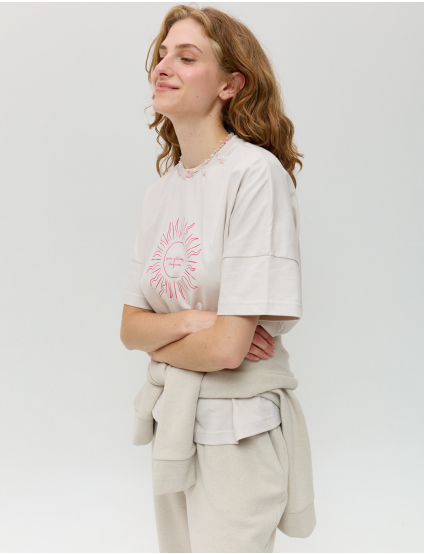 Картинка Футболка бежева з принтом 