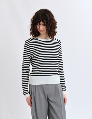 Картинка Светр у смужку з контрастним низом