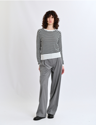 Картинка Светр у смужку з контрастним низом