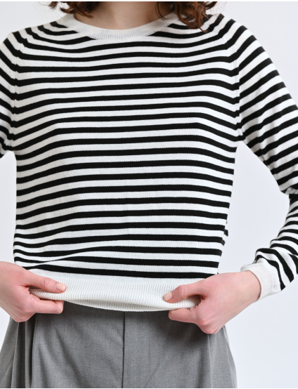 Картинка Светр у смужку з контрастним низом