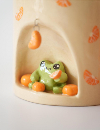 Картинка Керамічна чашка ручної роботи "Жабка з мандаринками"