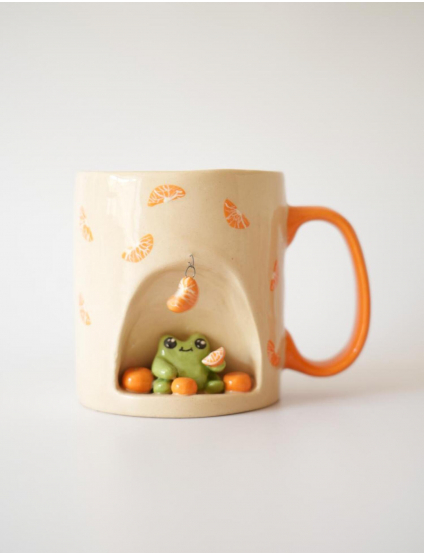 Картинка Керамічна чашка ручної роботи "Жабка з мандаринками"