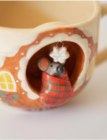 Картинка Керамічна чашка ручної роботи «Мишка зі сніжинкою»