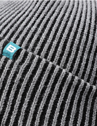 Картинка Двоколірна чорно-сіра шапка