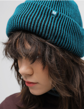 Картинка Двоколірна чорно-зелена шапка 