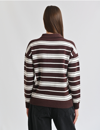 Картинка Светр у смужку з коміром поло коричнево-білий