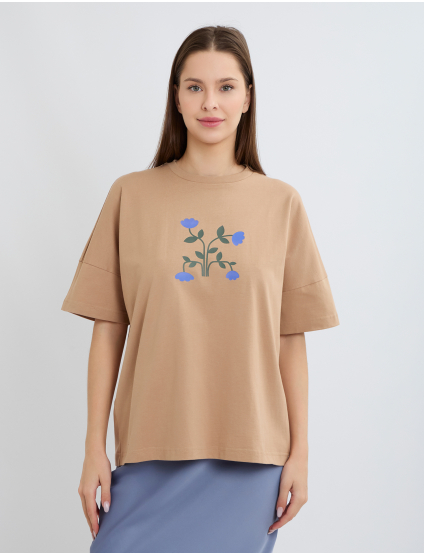 Картинка Футболка з принтом та вільним силуетом