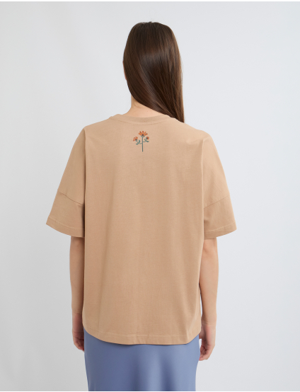 Картинка Футболка з принтом та вільним силуетом