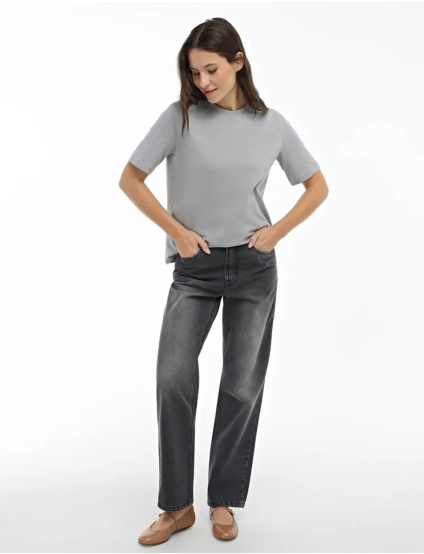 Картинка Жіноча світло-сіра базова футболка