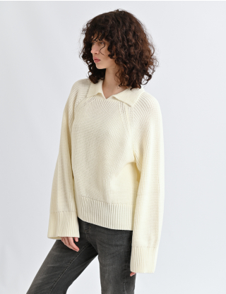 Картинка Вʼязаний светр з коміром молочний