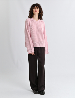 Картинка Вʼязаний светр з коміром рожевий