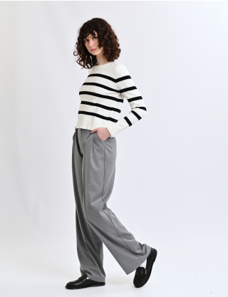 Картинка Светр біло-чорний 