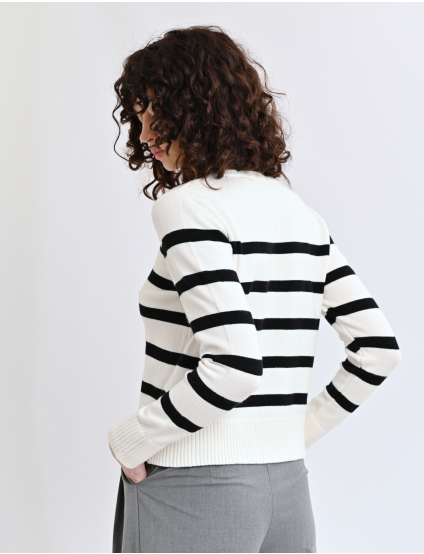 Картинка Светр біло-чорний 