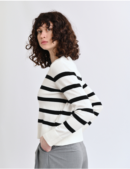 Картинка Светр біло-чорний 