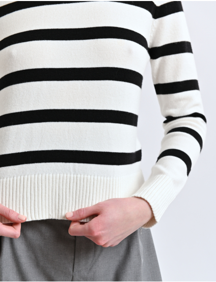 Картинка Светр біло-чорний 