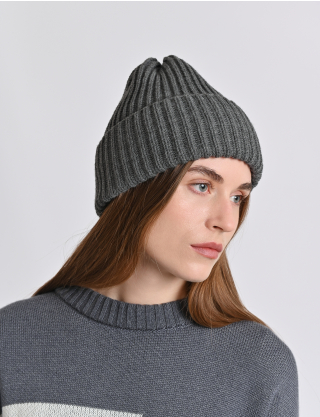 Картинка В’язана шапка темно-сіра
