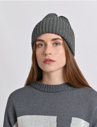 Картинка В’язана шапка темно-сіра