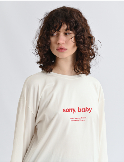 Картинка Молочний лонгслів із принтом “sorry, baby”
