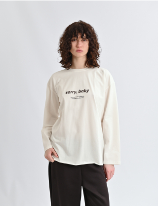 Молочний лонгслів із принтом “sorry, baby” Картинка Молочний лонгслів із принтом “sorry, baby”
