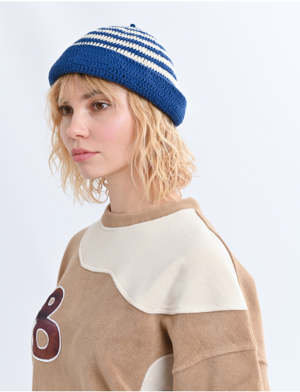 Картинка В’язана шапка в смужку