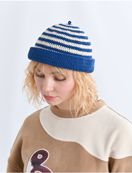 Картинка В’язана шапка в смужку