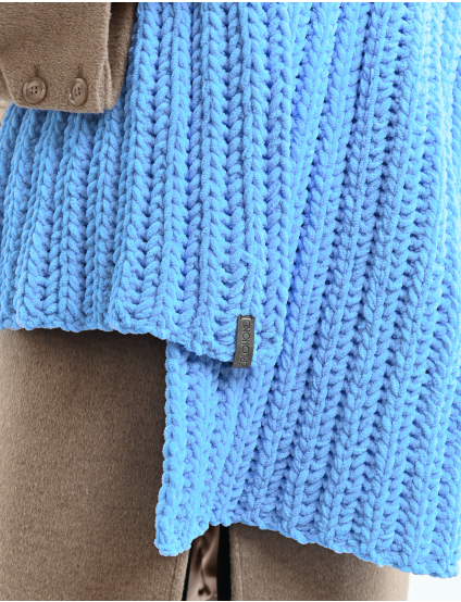 Об’ємний в’язаний шарф блакитний Картинка Об’ємний в’язаний шарф блакитний