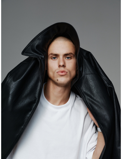 Картинка Куртка чорна