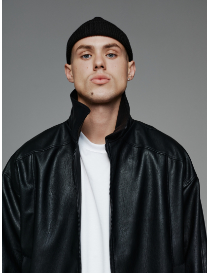 Картинка Куртка чорна