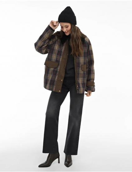 Картинка Жіноча темно-сіра в’язана шапка-біні