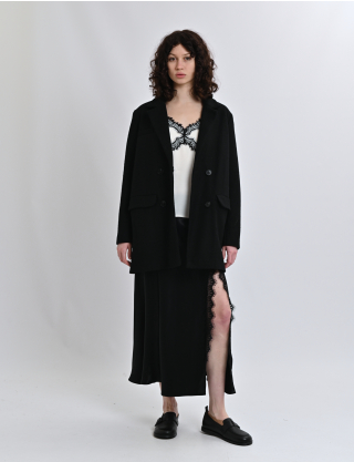 Картинка Чорне пальто прямого крою з двобортною застібкою