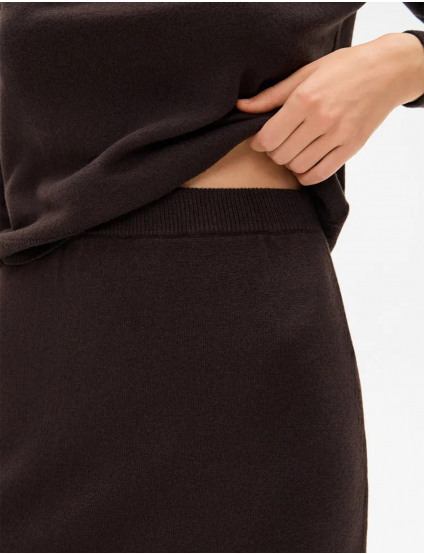 Картинка Жіноча темно-коричнева трикотажна спідниця міді з кашеміром