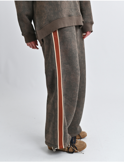 Картинка Штани коричневі з потертою текстурою