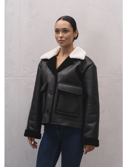 Картинка Дублянка коротка на ґудзиках у чорному кольорі