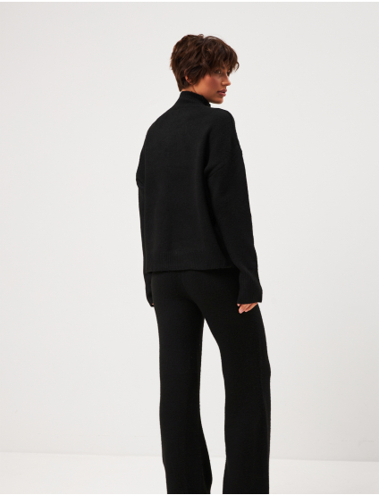 Картинка Светр чорний