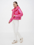 Картинка Коротка рожева куртка з великим воротніком