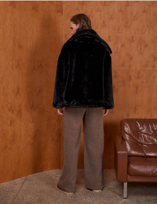 Картинка Шуба чорна коротка з кантом