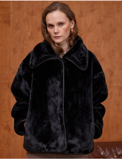 Картинка Шуба чорна коротка з кантом