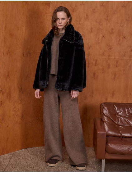 Картинка Шуба чорна коротка з кантом