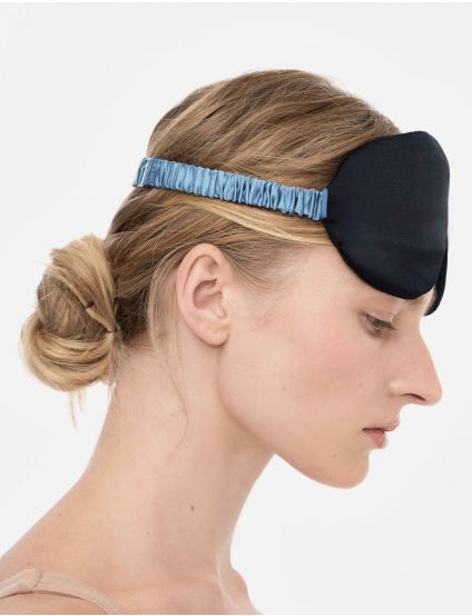 Картинка Шовкова маска для сну чорна