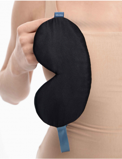 Картинка Шовкова маска для сну чорна