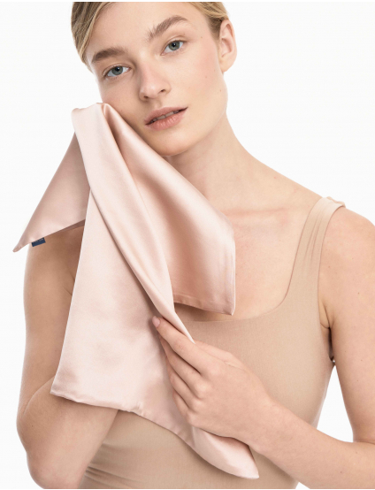 Картинка Шовковий рушничок для обличчя рожевий