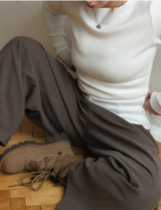 Лонгслів білий із м’якого трикотажу Картинка Лонгслів білий із м’якого трикотажу