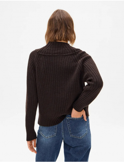 Картинка Жіночий темно-коричневий кашеміровий светр з високою горловиною