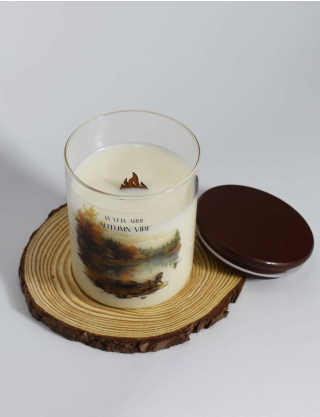 Свічка "AUTMN VIBE" з ароматом - шафран та кедр Картинка Свічка "AUTMN VIBE" з ароматом - шафран та кедр